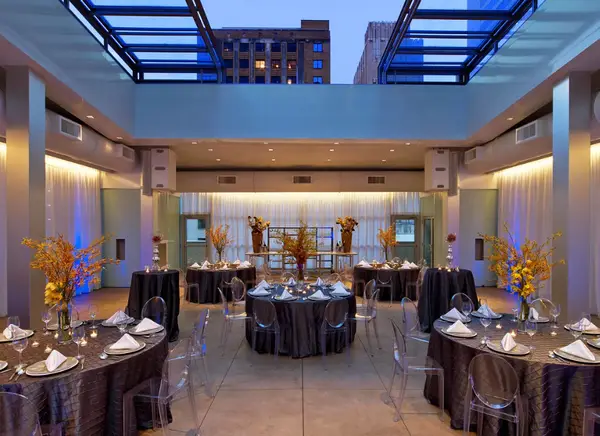 سقف متحرک تالار