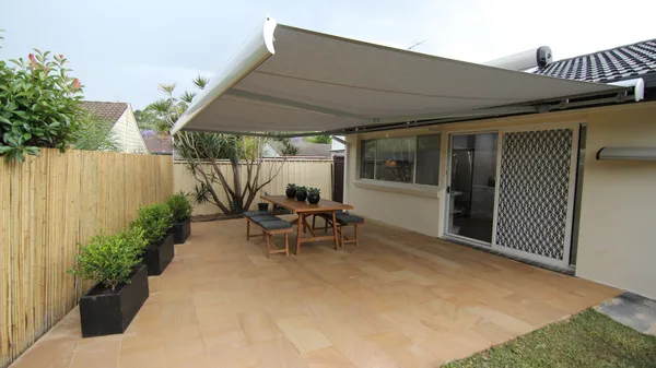 سقف برقی حیاط خلوت