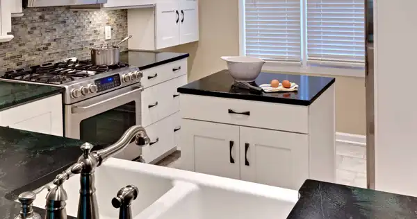 جزیره آشپزخانه مدرن کوچک