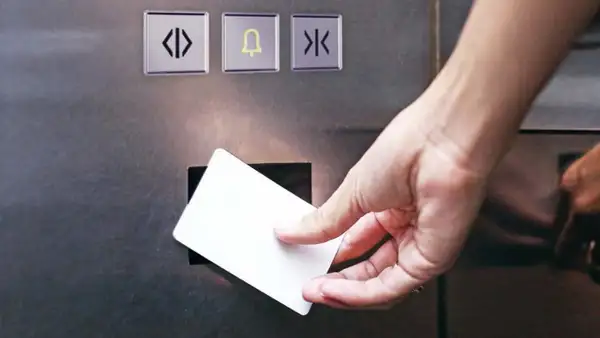 آسانسور کارتی
