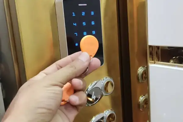 آسانسور کارتی
