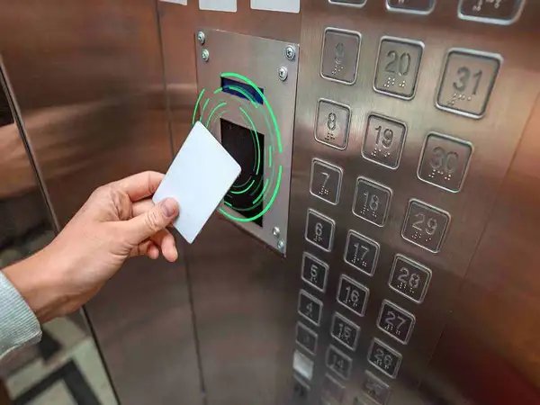 آسانسور کارتی
