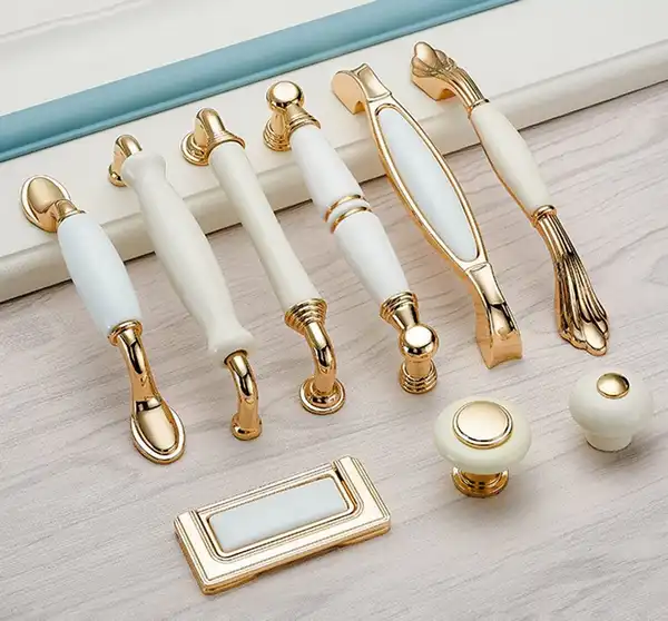 مدل کابینت کلاسیک سفید طلایی