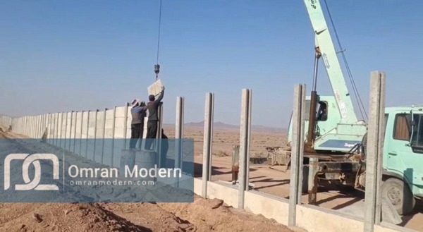 اجرای دیوار پیش ساخته بتنی نیروگاه خورشیدی طبس