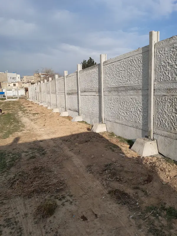 تفاوت دیوار پیش ساخته محوطه و داخلی