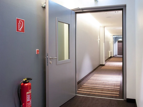در ضد حریق راه پله