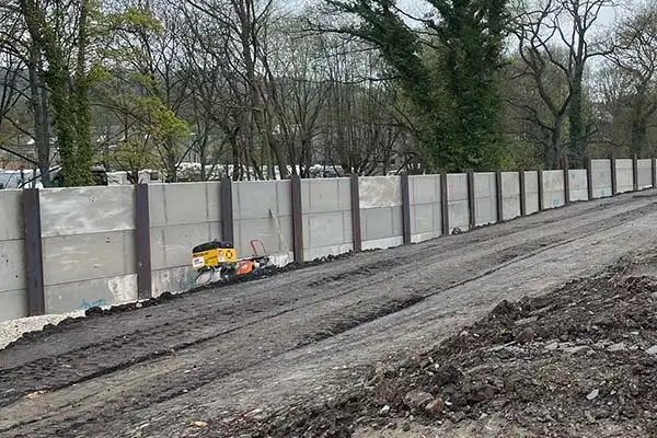 آیا حصارکشی با دیوار آماده بتنی در زمین شیب دار امکان پذیر است