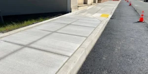 مقایسه جدول بتنی با جدول پلیمری و سنگی