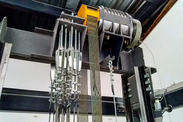 تفاوت آسانسور گیربکس و گیرلس