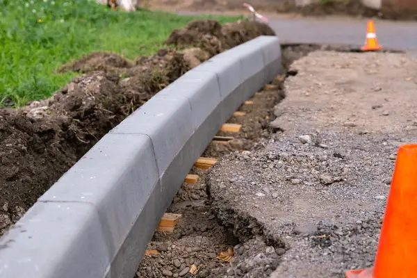 مقایسه جدول بتنی با جدول پلیمری و سنگی