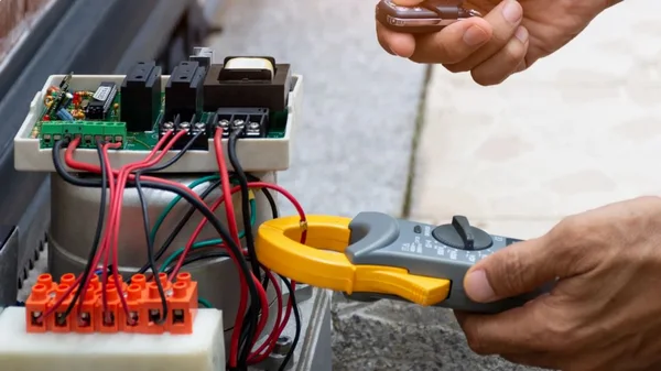 ups درب پارکینگ