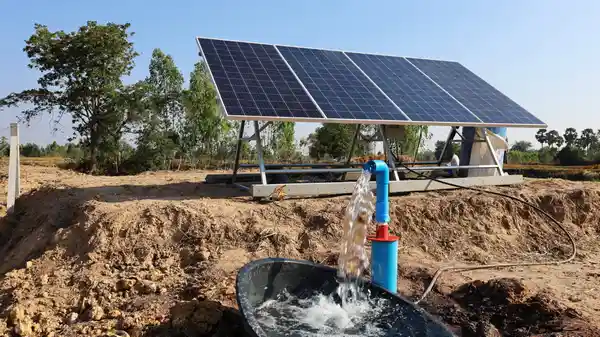پنل خورشیدی روستایی