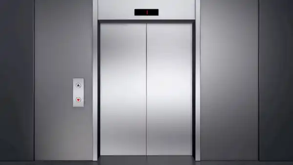 در اسانسور چند متر است