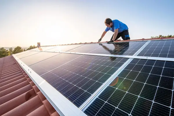 برای یک خانه چند پنل خورشیدی لازم است