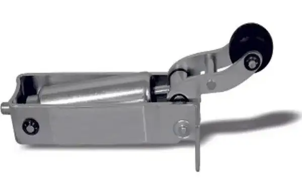 علت باز نشدن درب آسانسور در طبقات