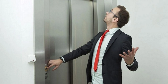 علت باز نشدن درب آسانسور در طبقات