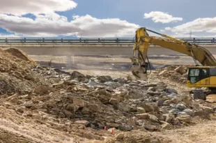 خاکبرداری در زمین شیب دار