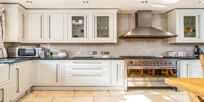 کابینت سفید مات