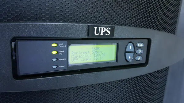 ups آسانسور چیست