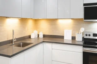 کابینت های گلاس سفید صدفی