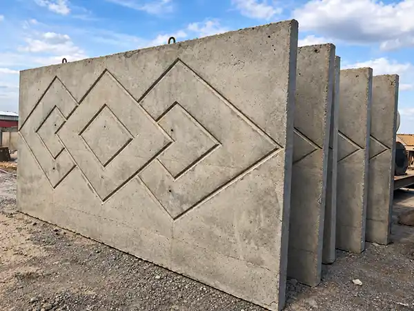 مقایسه دیوار آماده بتنی ساده و طرح دار